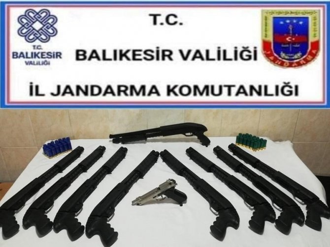 Balıkesir’de Jandarmadan Tarihi Eser Ve Silah Operasyonu