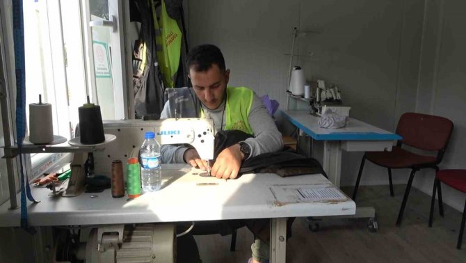 Osmaniye’de Depremzedelere Ücretsiz Terzilik Hizmeti