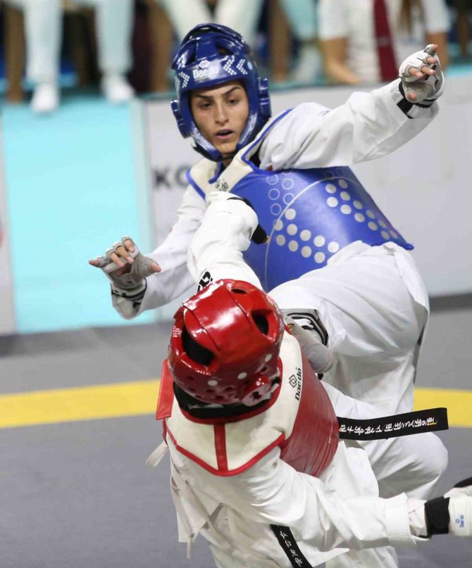 Bursa Büyükşehir Belediyesporlu Hatice Kübra İ̇lgün Bulgaristan’dan Gümüş Madalyayla Döndü