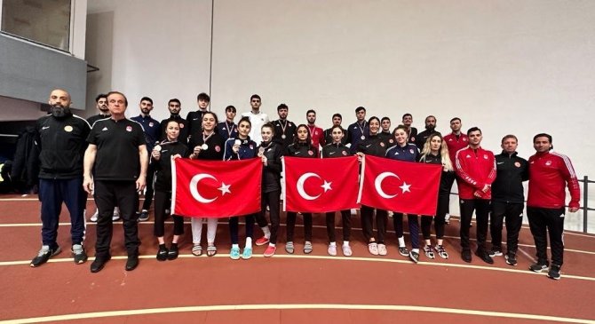 Bursa Büyükşehir Belediyesporlu Hatice Kübra İ̇lgün Bulgaristan’dan Gümüş Madalyayla Döndü