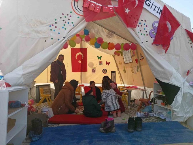 Rehber Öğretmenlerden Depremzedelere Psikososyal Destek