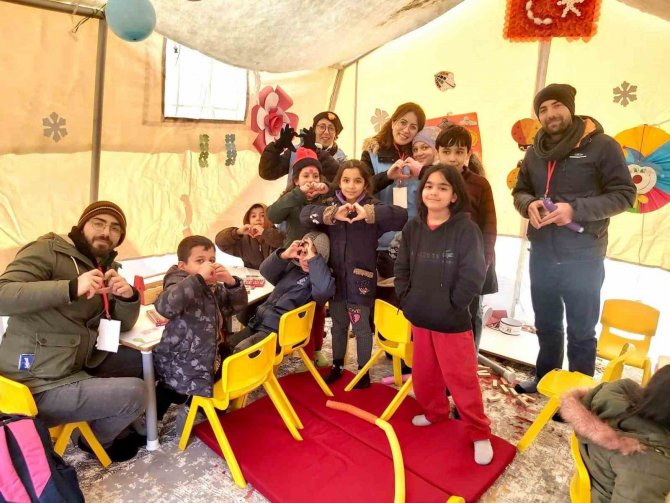 Rehber Öğretmenlerden Depremzedelere Psikososyal Destek