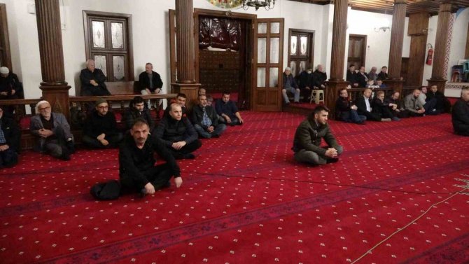 Berat Kandili Dualar İle İhya Edildi