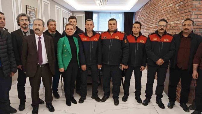 Deprem Bölgesinde Görev Yapan İtfaiye Amiri: "Canlı Olarak Görmek Bütün Yorgunluğumuzu Aldı"
