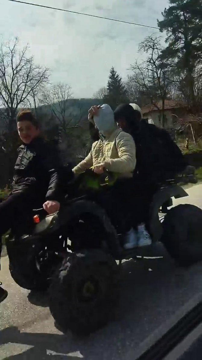 Atv Tarzı Motora Binen 4 Kişi Ölüme Böyle Meydan Okudu