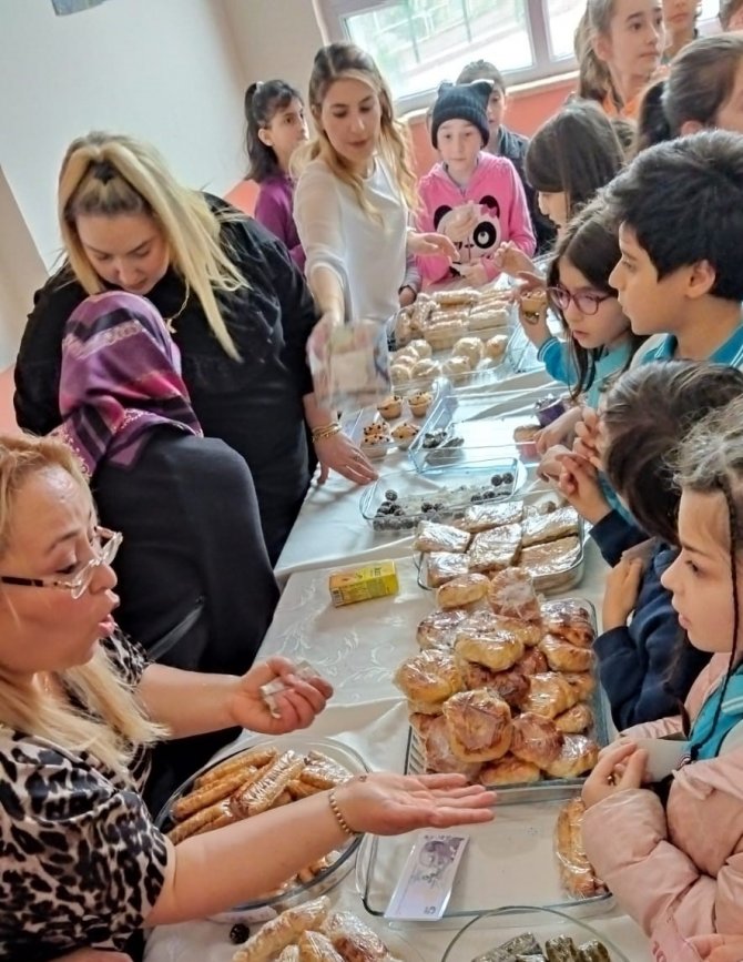 Samsun’daki Okuldan Depremzedeler İçin Hayır Etkinliği