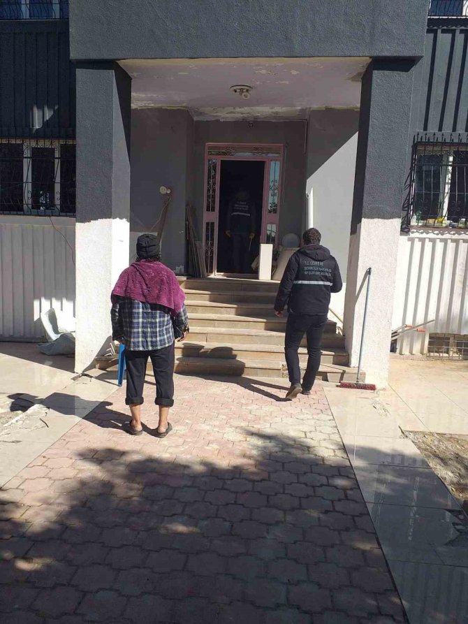 Tekirdağ Çevre, Şehircilik Ve İ̇klim Değişikliği Müdürlüğü Personeli Hasar Tespit Çalışmalarını Sürdürüyor