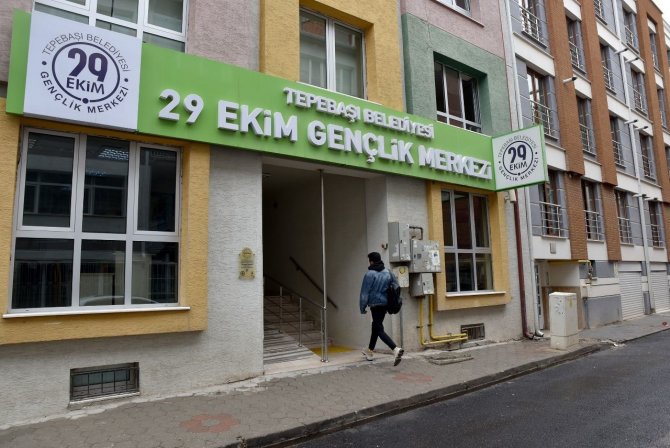 Bin Genç Aynı Anda Kayıt Oldu
