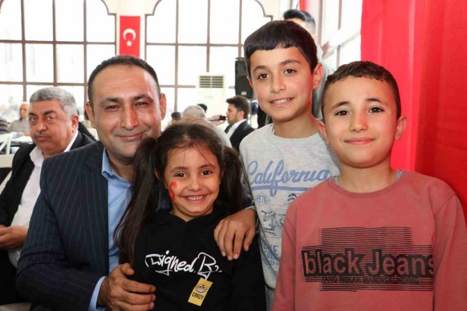 Yılmaz: "Çocuklarımıza Daha Güzel Bir Geleceği Hep Beraber İnşa Edeceğiz"