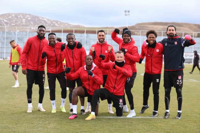 Sivasspor, Fiorentina Maçı Hazırlıklarını Sürdürdü