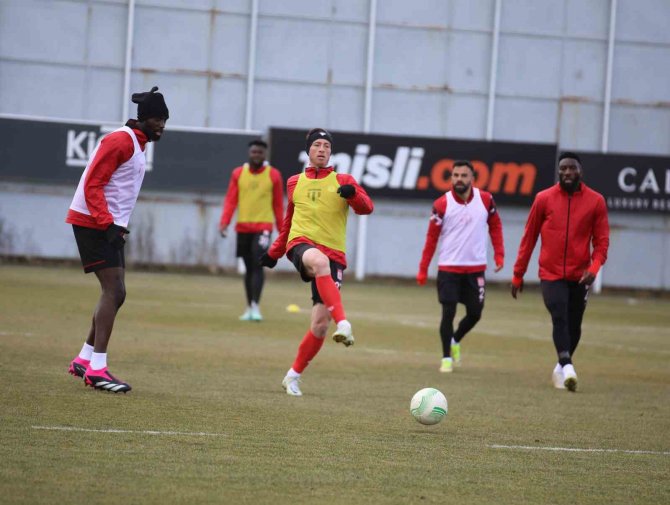 Sivasspor, Fiorentina Maçı Hazırlıklarını Sürdürdü