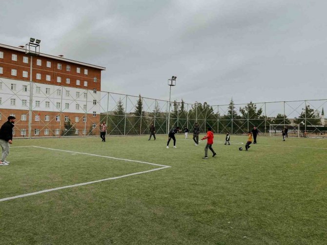 Uşak Üniversitesi’nin Depremzedelere Destekleri Sürüyor