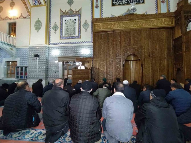 Van’da Berat Kandili Dualarla İdrak Edildi