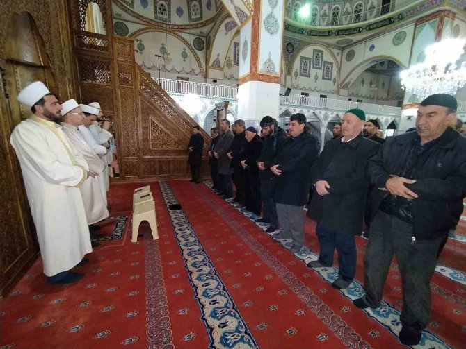 Van’da Berat Kandili Dualarla İdrak Edildi