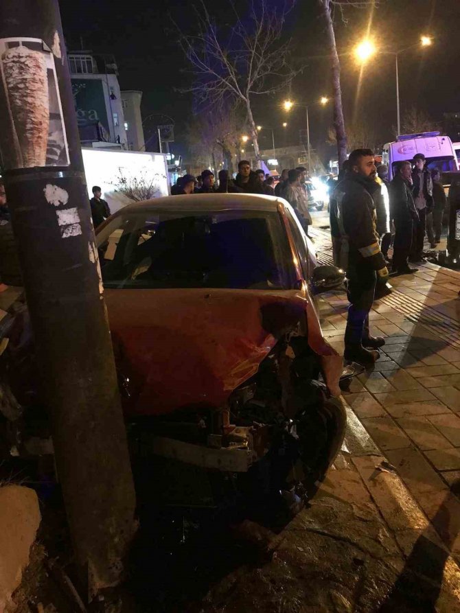 4 Aracın Karıştığı Kazada 3 Kişi Yaralandı