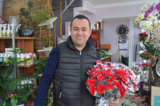 Çiçekçiler 8 Mart Dünya Kadınlar Günü’nün Buruk Geçeceğini Düşünüyor