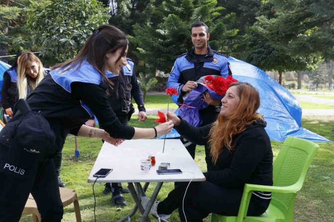 Adana Polisi Kadınlar Gününü Unutmadı