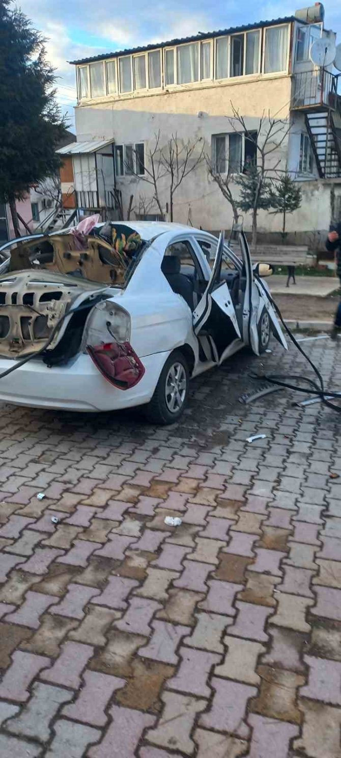 Otomobilinde Sigara İçmek İsterken Ağır Yaralandı