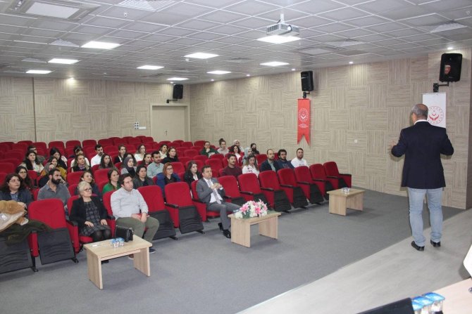 Kırmızı Yeleklilere ’Psikolojik İlk Yardım Eğitimi’ Verildi