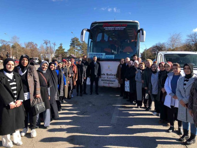 Ak Partili Kadınlardan 170 Koli Mutfak Seti Yardımı