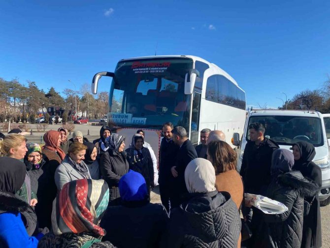 Ak Partili Kadınlardan 170 Koli Mutfak Seti Yardımı