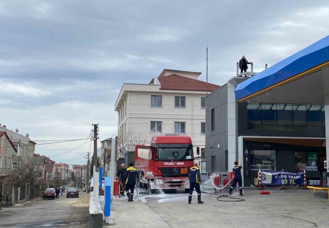 Akaryakıt İstasyonunda Mazot Parladı, Bomba Gibi Ses Duyuldu