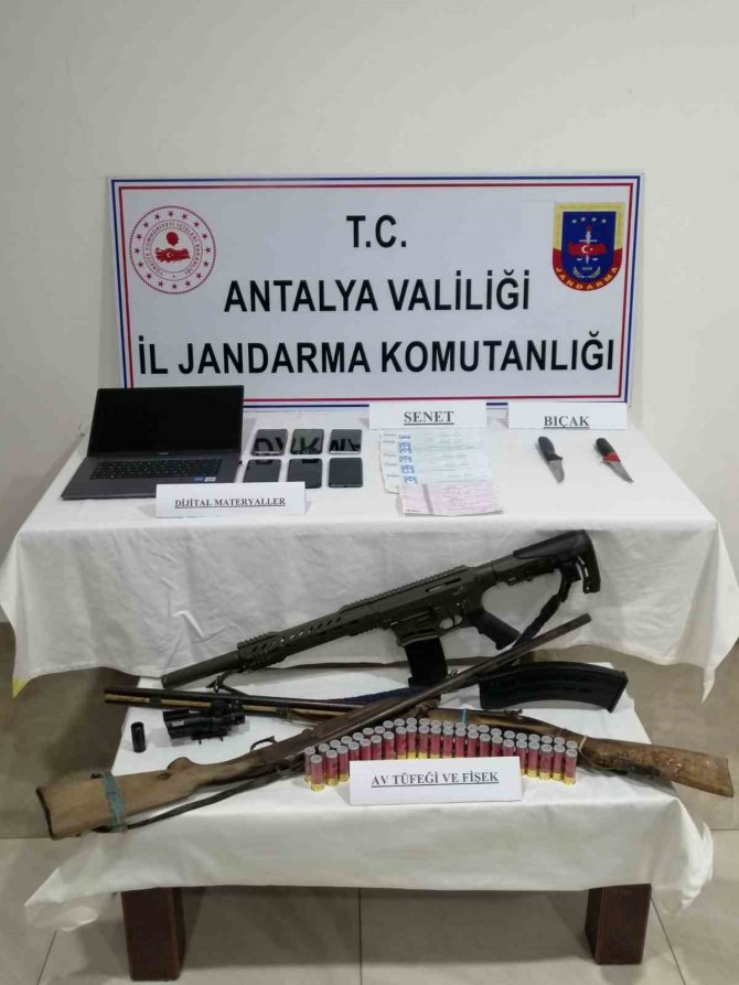 Antalya’da Silah Tehditli Şantaj Çetesine Operasyon: 4 Tutuklama