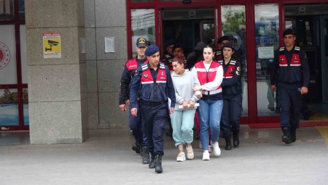 Antalya’da Silah Tehditli Şantaj Çetesine Operasyon: 4 Tutuklama