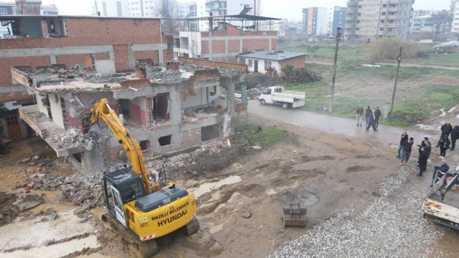 Nazilli’de Metruk Binaların Yıkımı Devam Ediyor