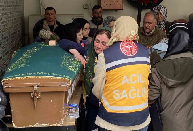 Aydın’daki Kazada Hayatını Kaybeden Sağlık Personeli Gözyaşlarıyla Uğurlandı