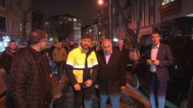 Bahçelievler’de Kaldırım Altındaki Kömürlük Tavanı Çöktü