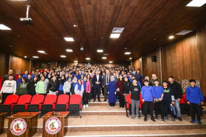 Başkan Akçadurak, Mehmetçik Ortaokulu’nda ’Kariyer Günleri’nin Konuğu Oldu