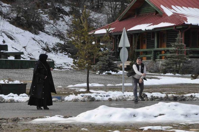 Abant’ta Mart Ayında Kar Sürprizi
