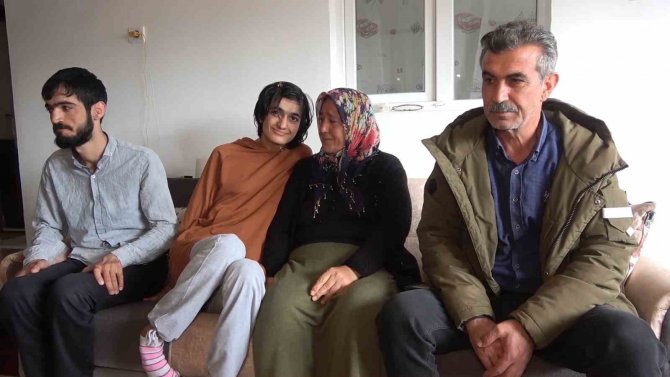Kanser Hastası Anne, Deprem Anını Gözyaşlarıyla Anlattı: Eşi Ve Engelli İki Çocuğuyla Hayata Tutunuyor