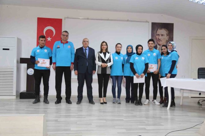 Çamelili Deprem Gönüllerine Teşekkür Belgesi Verildi