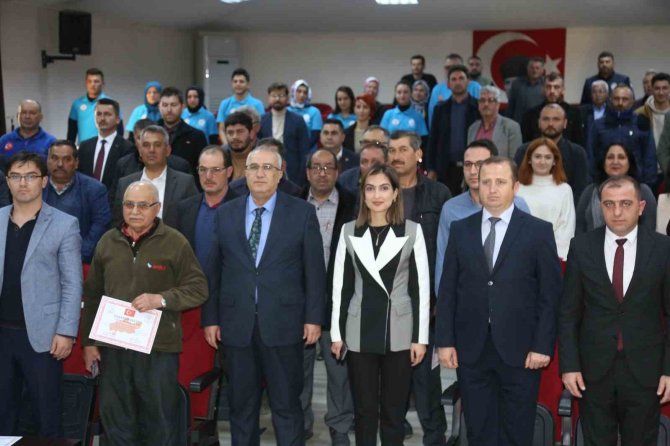 Çamelili Deprem Gönüllerine Teşekkür Belgesi Verildi
