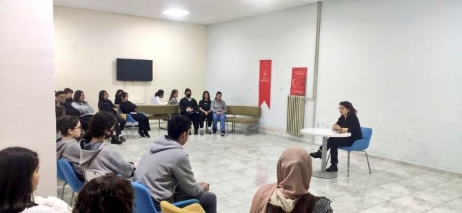 Lise Öğrencilerine ‘Depremzedelere Yaklaşım’ Eğitimi