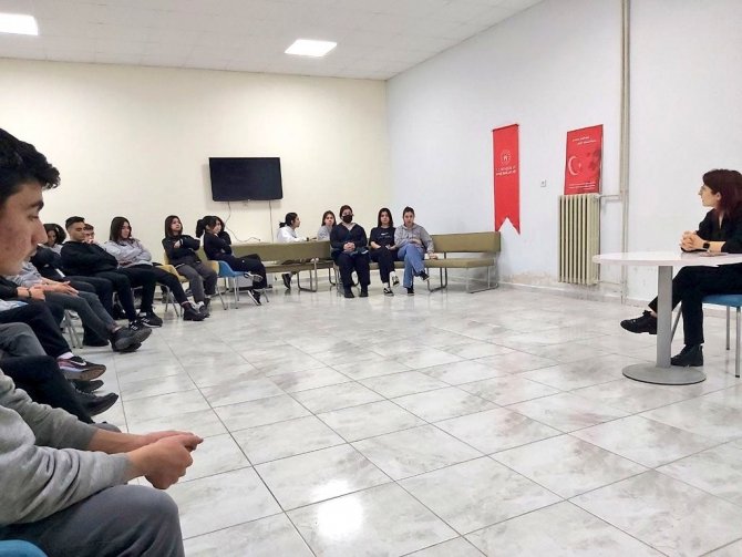 Lise Öğrencilerine ‘Depremzedelere Yaklaşım’ Eğitimi