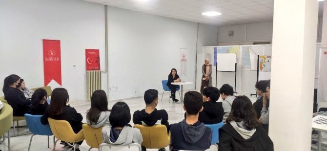 Lise Öğrencilerine ‘Depremzedelere Yaklaşım’ Eğitimi
