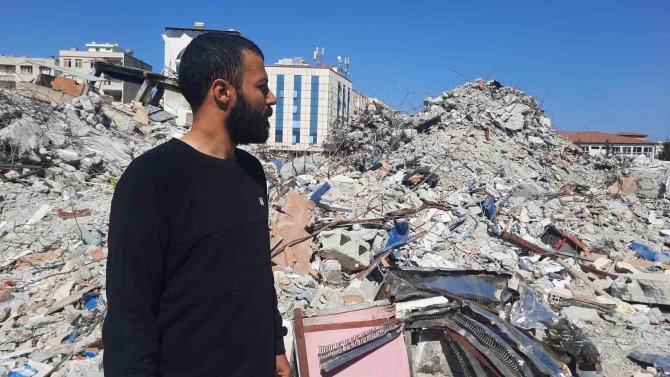 Danimarka’dan Hatay’a Gelen Genç, Annesi Ve Ablasını Arıyor