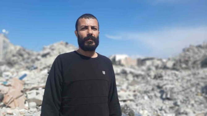 Danimarka’dan Hatay’a Gelen Genç, Annesi Ve Ablasını Arıyor