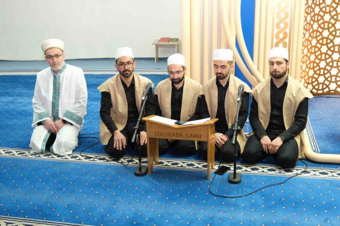 Erzincanlılar Berat Kandilinde Camileri Doldurdu