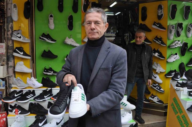 Bot Stokları Elinde Kalan Esnafın Son Umudu Spor Ayakkabılar Oldu