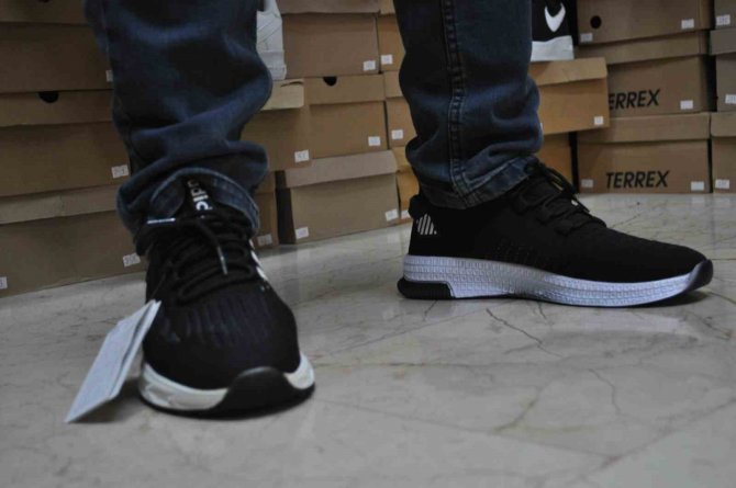 Bot Stokları Elinde Kalan Esnafın Son Umudu Spor Ayakkabılar Oldu