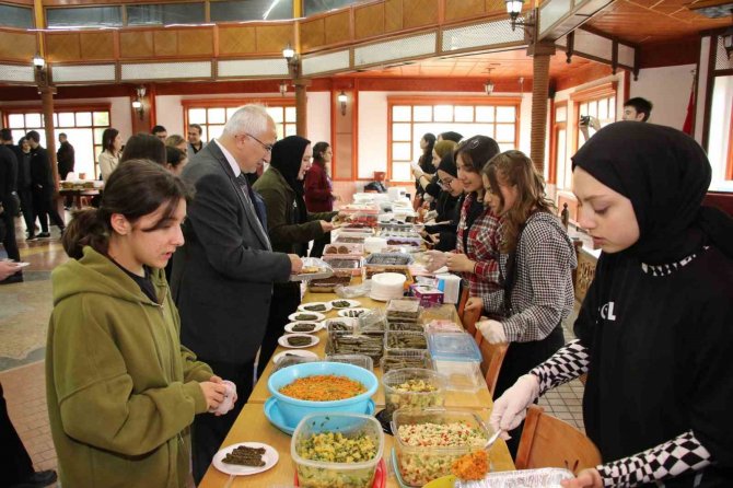 Fen Lisesi Öğrencileri Depremzedeler İçin Seferber Oldu
