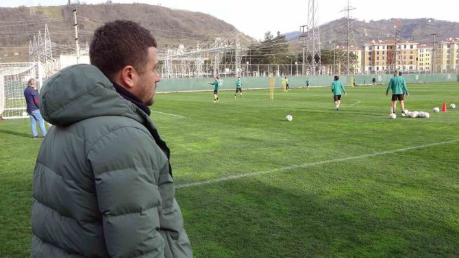 Hakan Keleş: "Taraftarımıza 3 Puanı Hediye Etmek İstiyoruz"