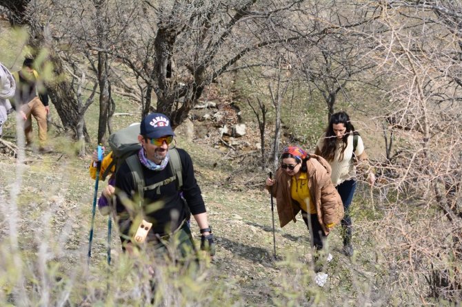 11 İlin İsminin Yazıldığı Pankartlarla Doğa Yürüyüşü