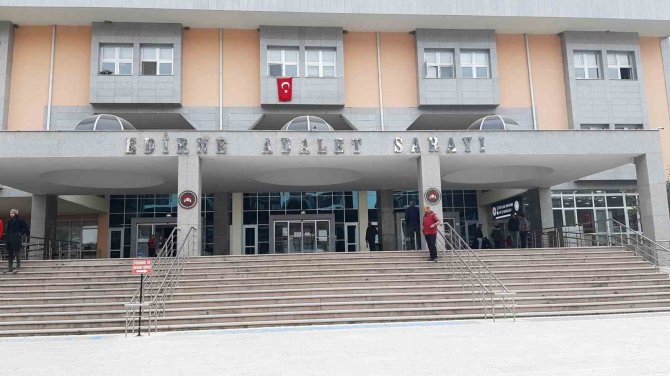 Gümrük Kaçağı Eşyaları Satan Ambar Memuru Tutuklandı