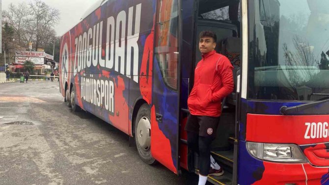 31 Yakınını Depremde Kaybeden Futbolcu: "Madencileri Gördüğümde İçime Umut Doğuyordu"