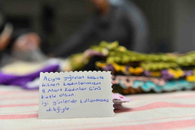Esenyurtlu Kadınlar 8 Mart İçin Depremzede Kadınlara Anlamlı Hediyeler Hazırladı